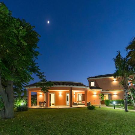 Villa Seaside - Beach Retreat With Jacuzzi シラクーサ エクステリア 写真