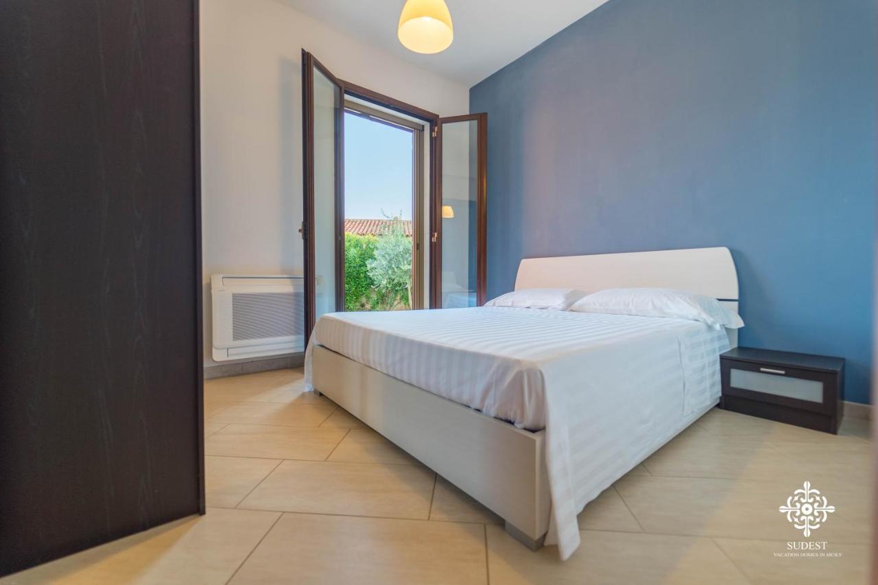 Villa Seaside - Beach Retreat With Jacuzzi シラクーサ エクステリア 写真
