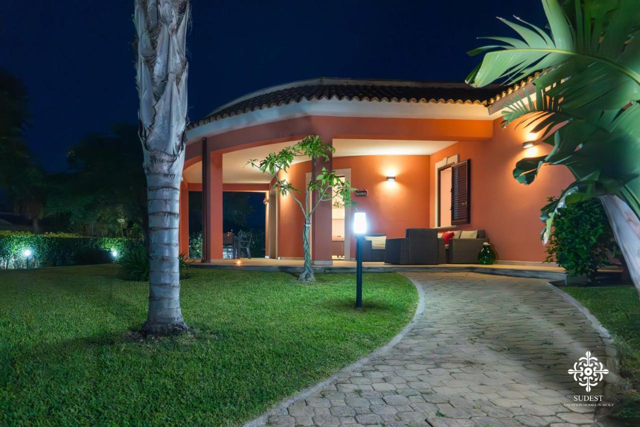 Villa Seaside - Beach Retreat With Jacuzzi シラクーサ エクステリア 写真