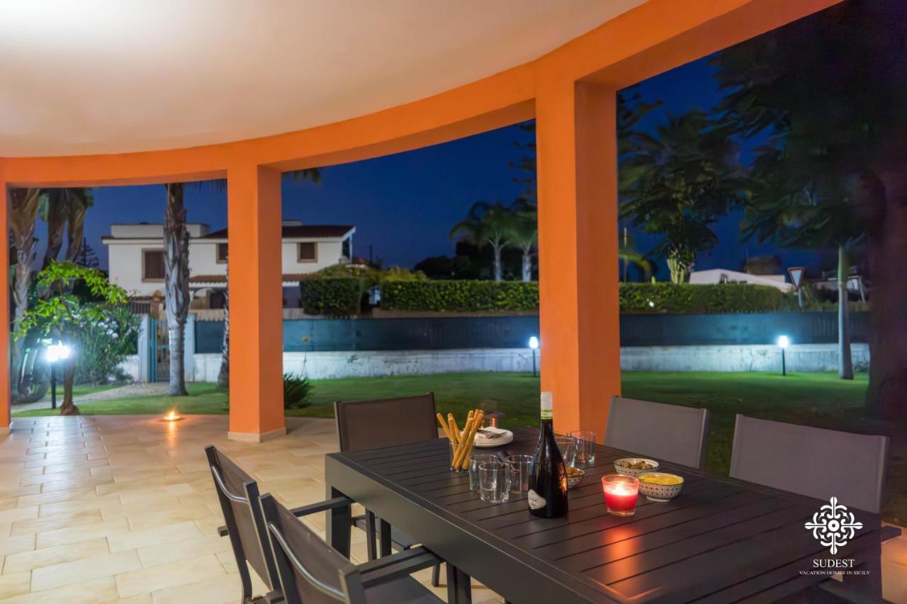 Villa Seaside - Beach Retreat With Jacuzzi シラクーサ エクステリア 写真