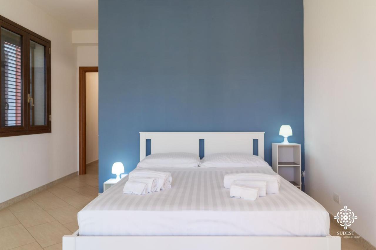 Villa Seaside - Beach Retreat With Jacuzzi シラクーサ エクステリア 写真