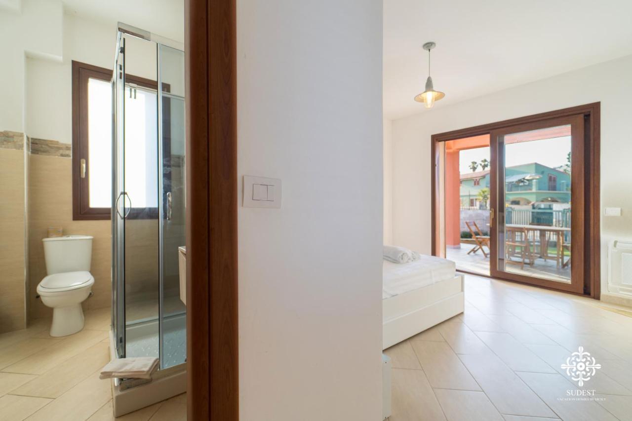 Villa Seaside - Beach Retreat With Jacuzzi シラクーサ エクステリア 写真