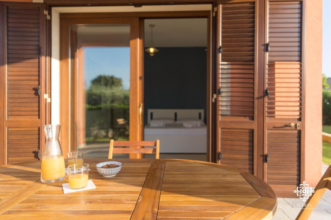 Villa Seaside - Beach Retreat With Jacuzzi シラクーサ エクステリア 写真