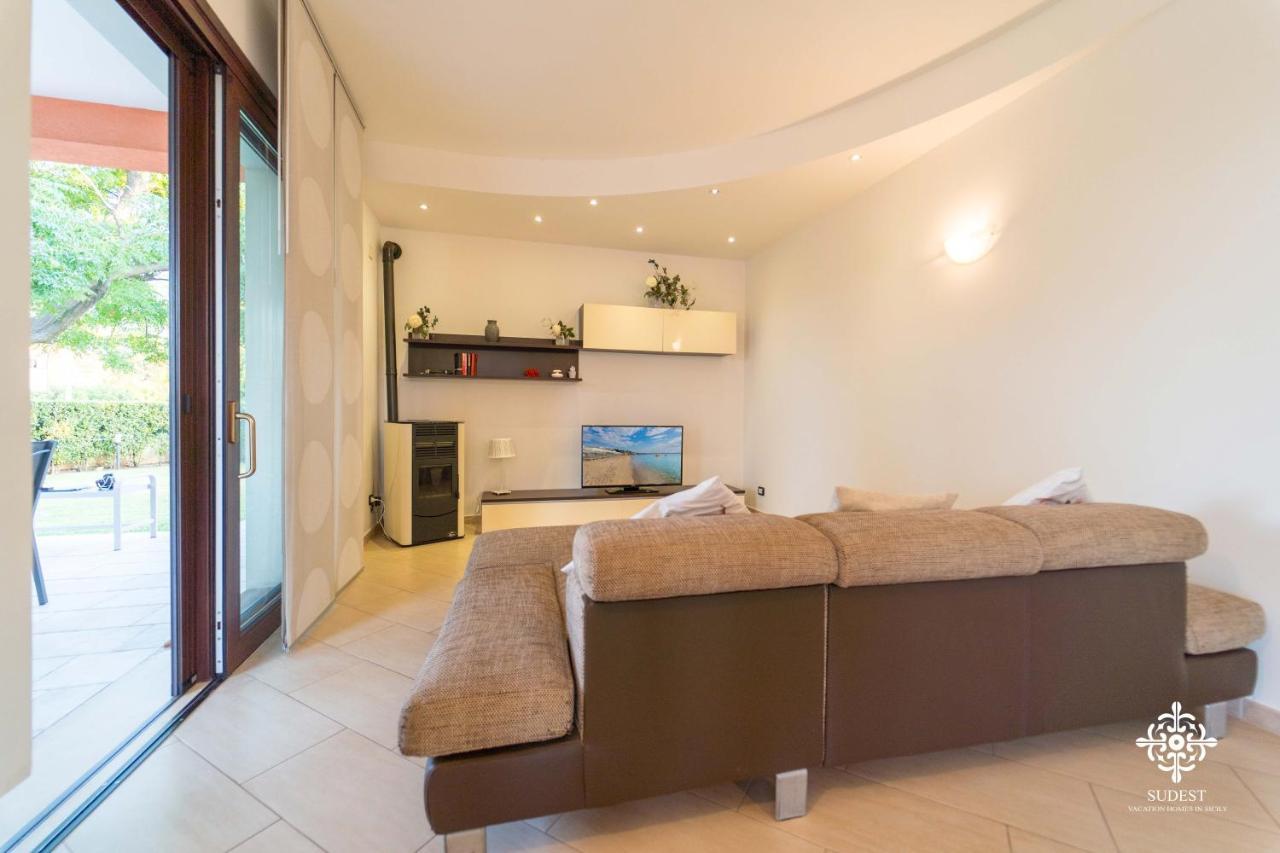Villa Seaside - Beach Retreat With Jacuzzi シラクーサ エクステリア 写真